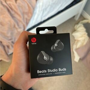 BNWT BEATS STUDIO BUDS